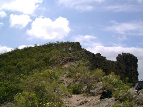 Vista parcial de la cima del monumento natural de Roque de Jama Vista parcial de la cima del monumento natural de Roque de Jama
