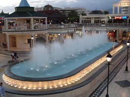 Fountain show at Safari shopping center - Playa de Las Am�ricas (June '07)